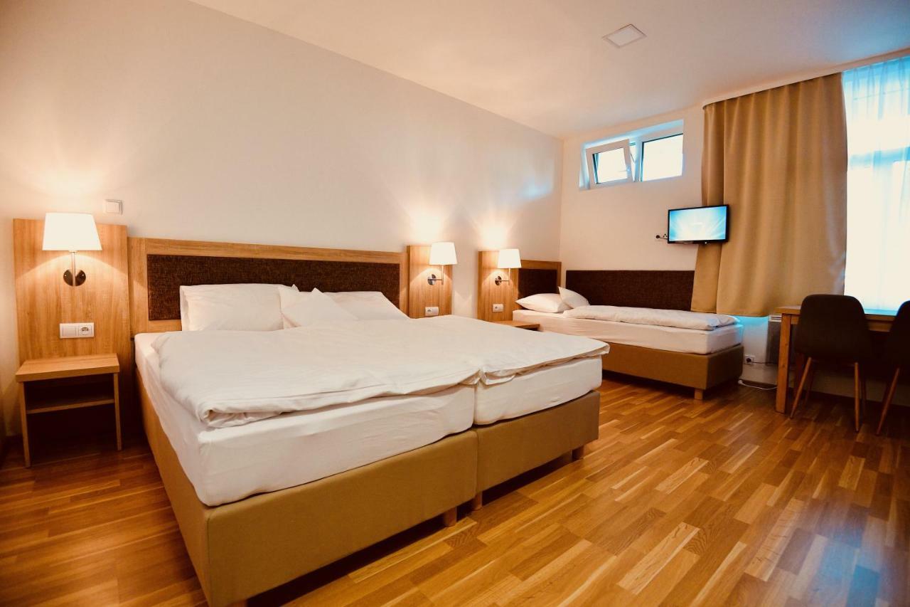 Jelica Restaurant Apartment Prague Extérieur photo